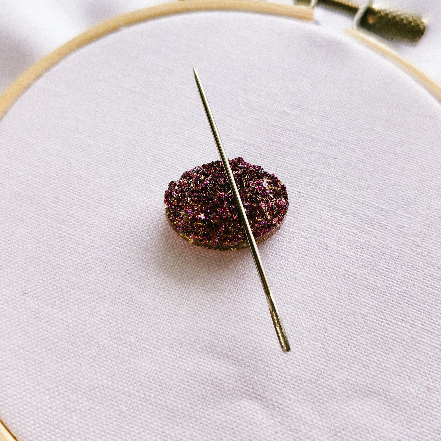 Oval Red Fire Sparkly Magnetic Needle Minder